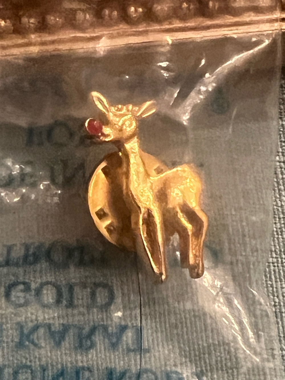 New sealed genuine Ruby 24k gold electroplated reindeer lapel pin Harriet Carter